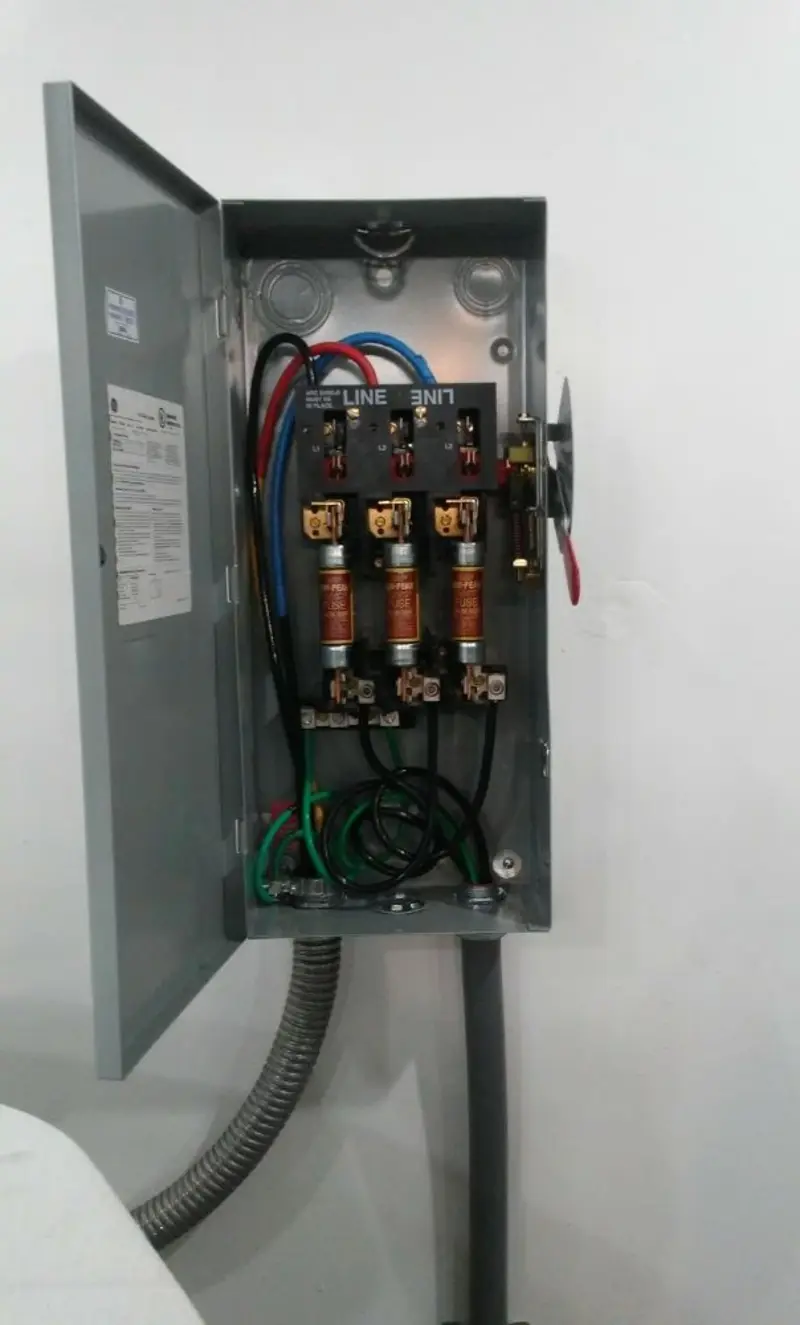 Three-phase disconnect switch installed for Smoke Detector Installation in Ida